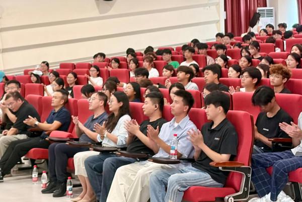 华为专家走进广东碧桂园职业学院开展专题宣讲