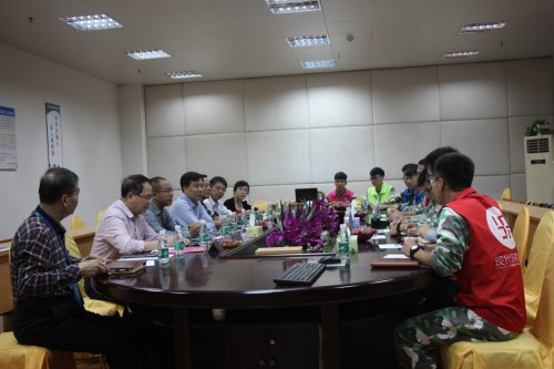 刘惠坚院长一行看望我校学生_副本.jpg