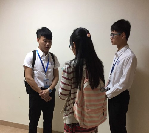 “4.22晚会”——带红色工作牌的他们_副本.jpg