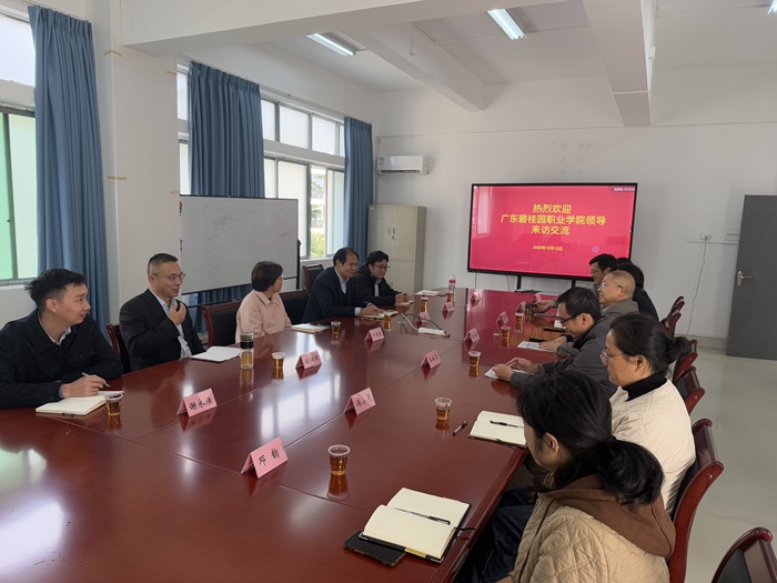 座谈会现场.jpg