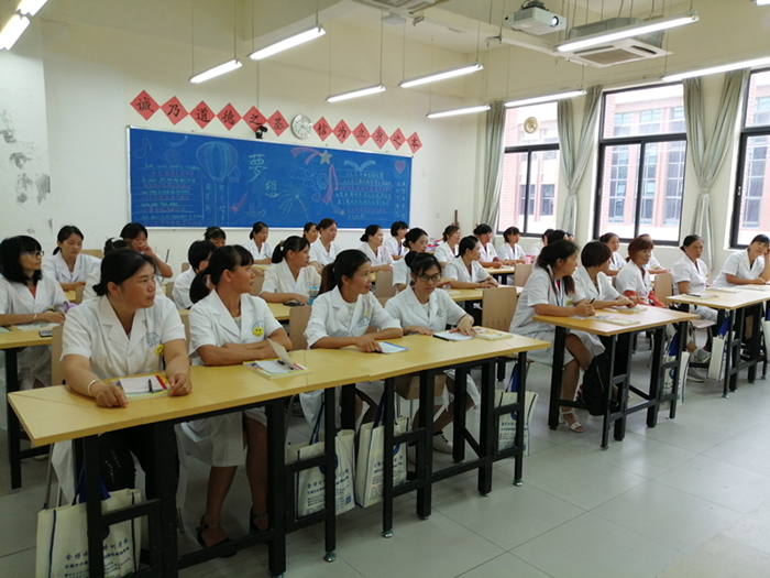 学员在课堂上认真听课2_副本.jpg