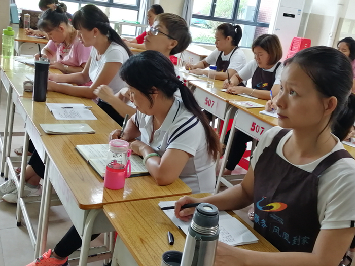 学员在课堂上认真听课1_副本.jpg