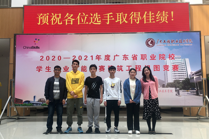 朱冬飞带领学生参赛_副本.jpg