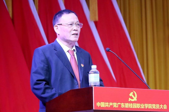 学院党委书记兼督导专员莫乔锋作报告.jpg