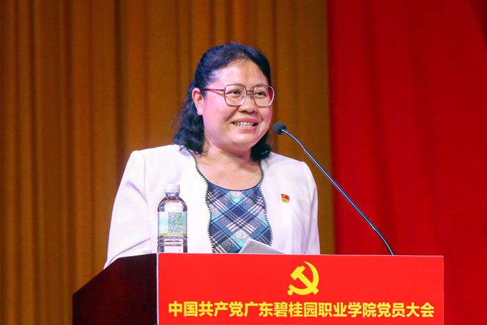 梁伟明祝贺3.jpg