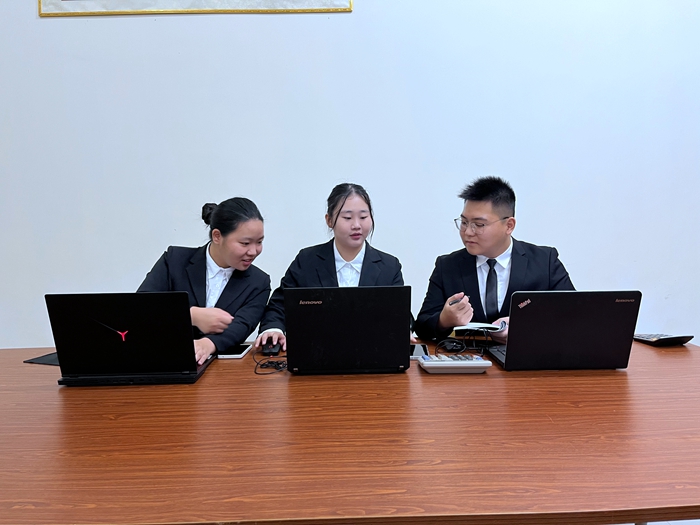 图4 我校参赛3队参加全国冠军赛.JPG