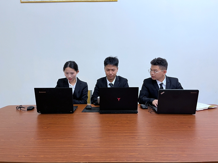 图2 我校参赛1队参加全国冠军赛.JPG