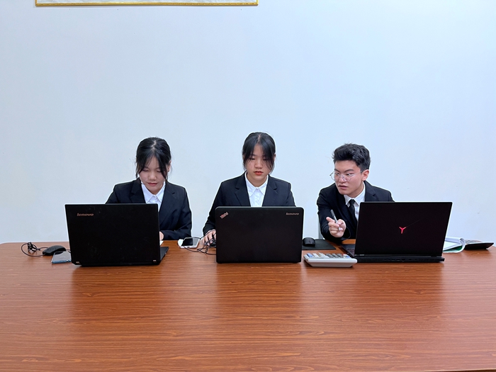 图3 我校参赛2队参加全国冠军赛.JPG