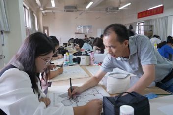 【吾爱吾师】他说：「要看到大树最好的一面」