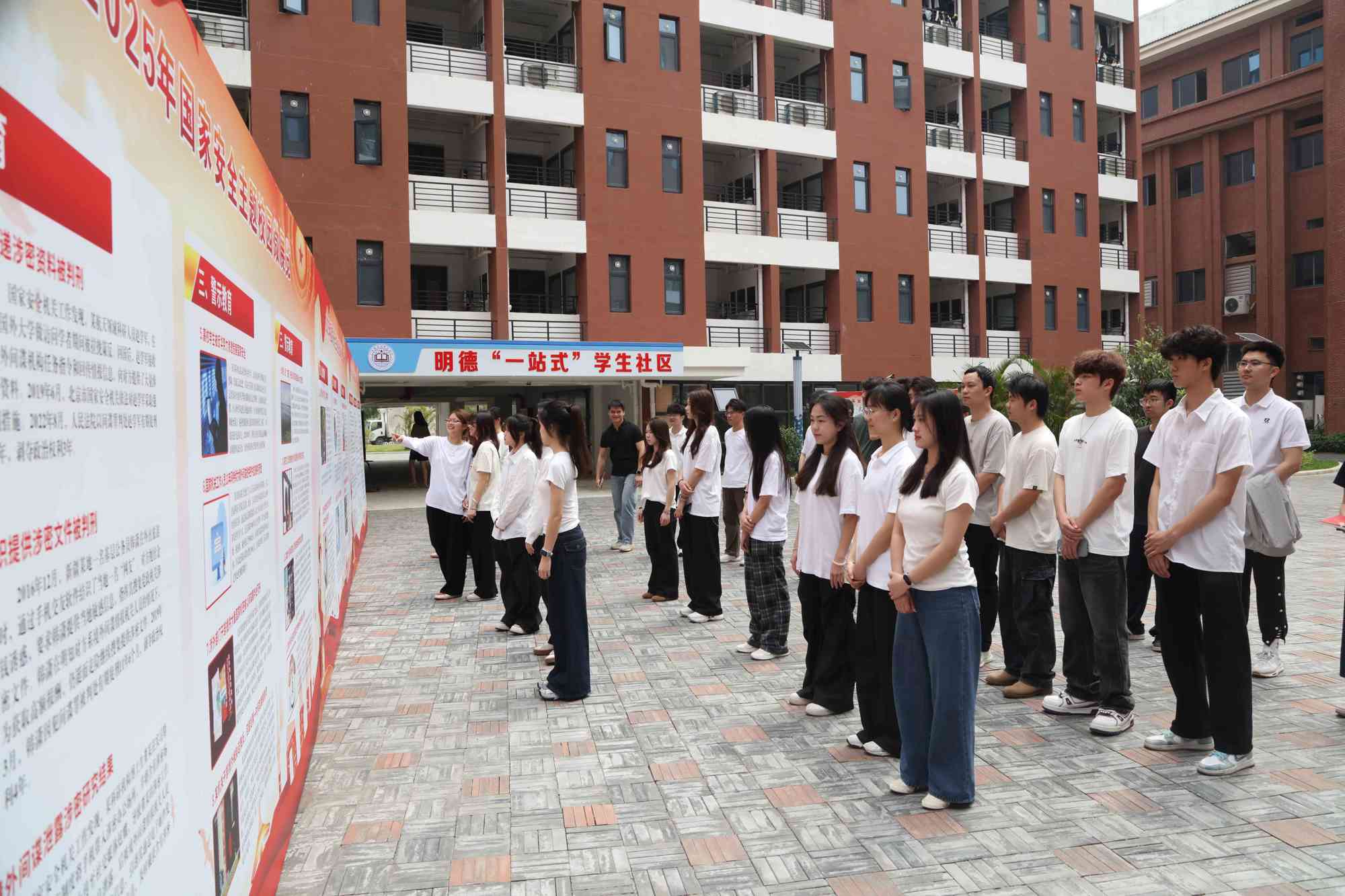 清风致远学生网络思政工作室在碧职院揭牌！