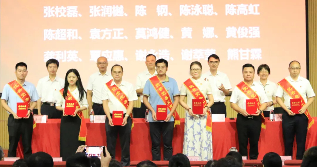C:\Users\BGY\Desktop\美图批处理照片\10.jpg