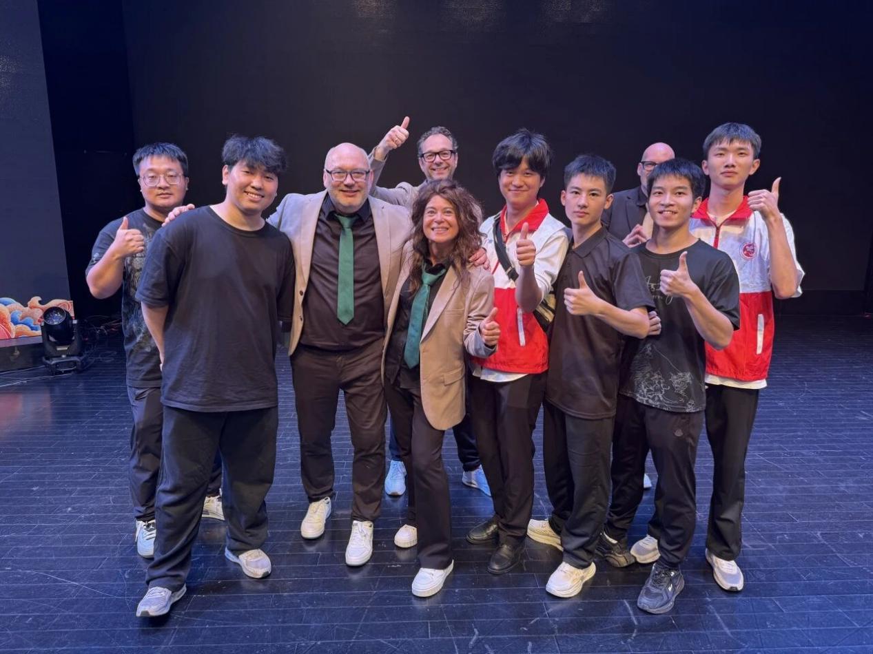 188f9d3c3c5ca8ff8181d4ae287cb1ec