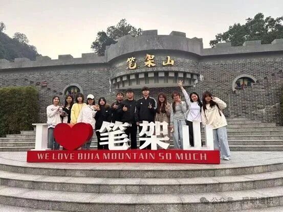 课堂搬进山水间！碧职学子笔架山直播实训解锁新媒体电商“实战密码”