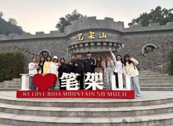 课堂搬进山水间！碧职学子笔架山直播实训解锁新媒体电商“实战密码”