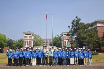 学雷锋 做志愿｜300名碧职青年全力护航2026清远马拉松