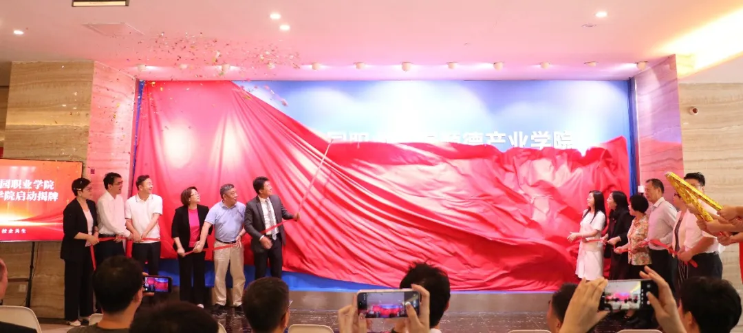 C:\Users\BGY\Desktop\美图批处理照片\640.png